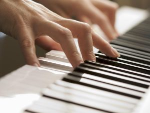 Cách Tập Luyện Tốc Độ Ngón Tay Khi Chơi Đàn Piano | Tạp Chí Piano | Piano  Tân Bình