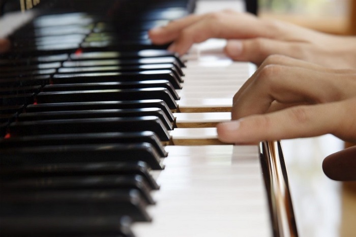 7 cách luyện tập ngón tay để chơi piano tốt hơn | Hoàng Piano