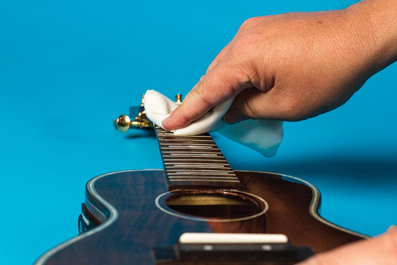 Hướng Dẫn Cách Thay Dây Đàn Ukulele Chi Tiết Tại Nhà 5 Hướng dẫn cách thay dây đàn Ukulele tại nhà chi tiết nhanh hiệu quả - THU NHẠC