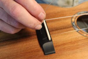 Hướng dẫn thay dây đàn Ukulele tại nhà | Đàn Ukulele giá rẻ Hà Nội, TPHCM |  Tiến Đạt