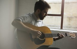 Những lợi ích khi chơi đàn Guitar