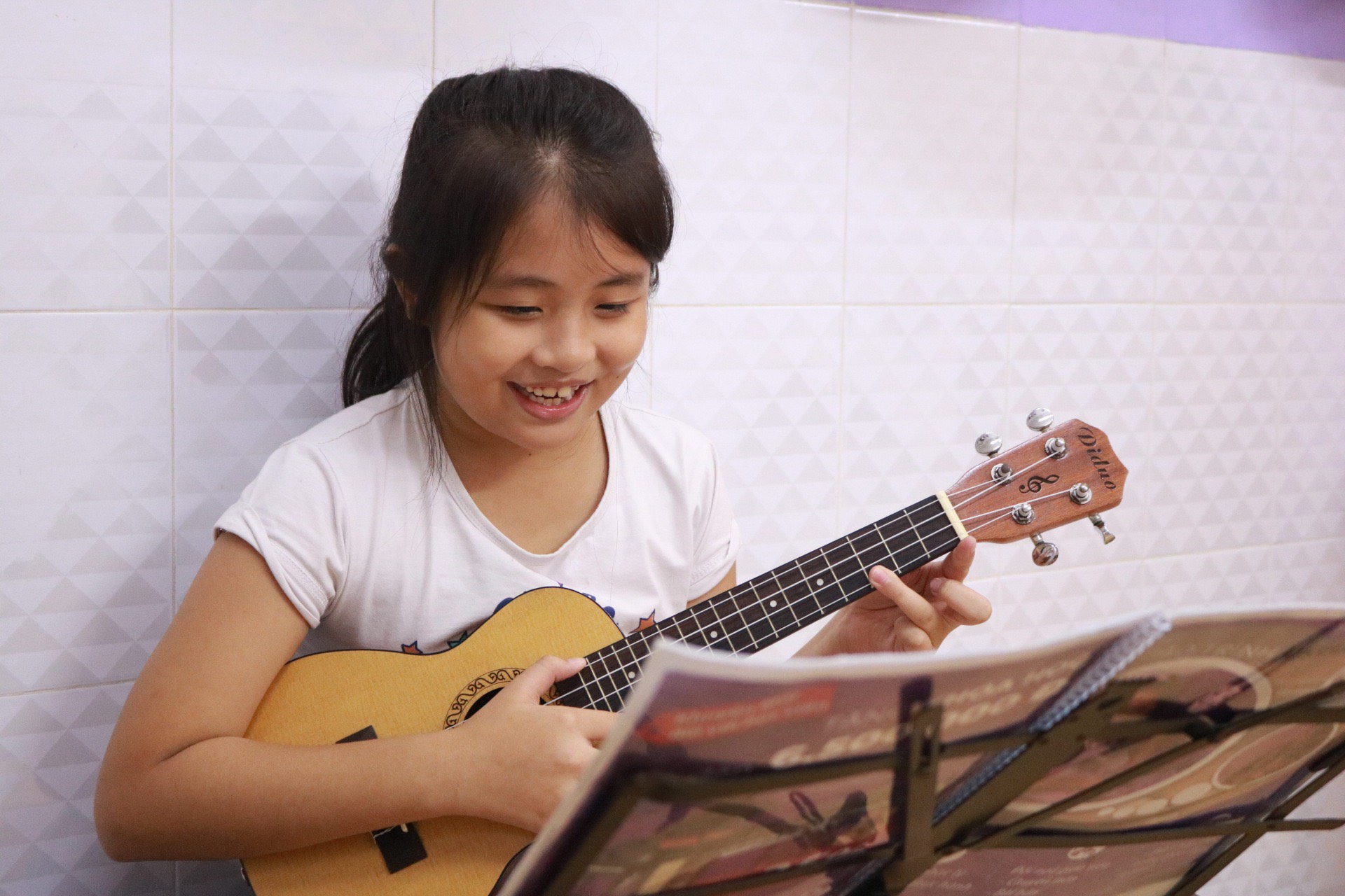 3 CÁCH TỰ HỌC ĐÀN UKULELE HIỆU QUẢ TẠI NHÀ | THU NHẠC